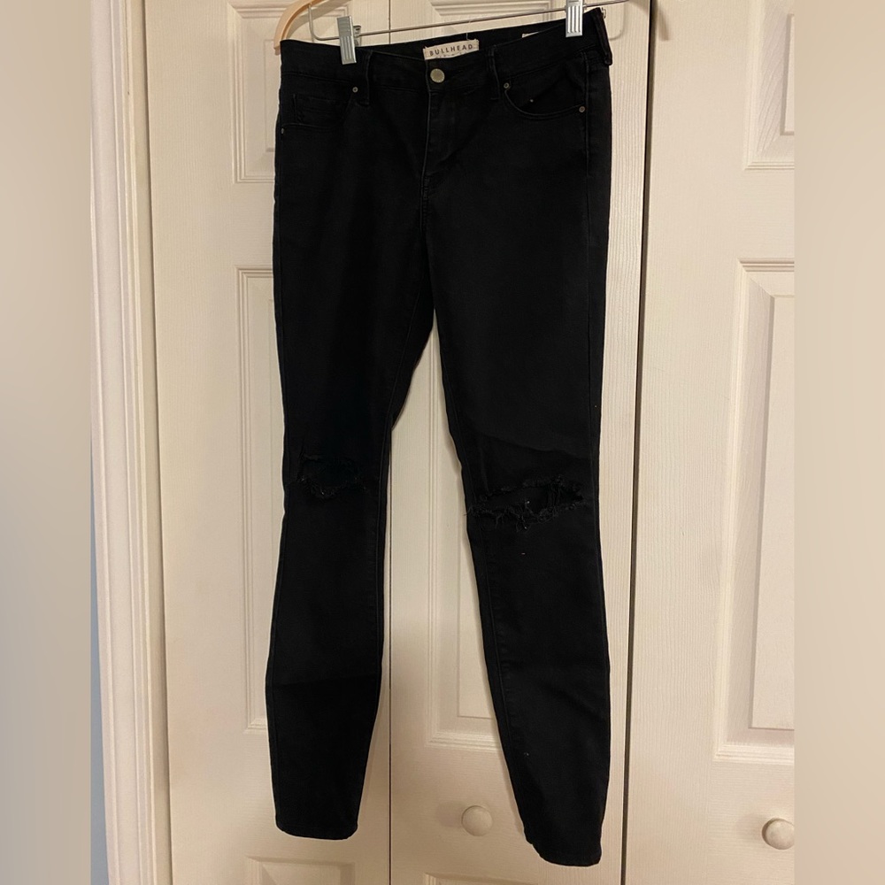 Bullhead skinny jeans with rips